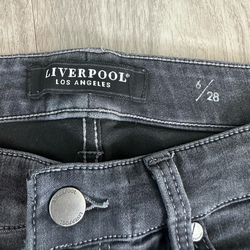 Liverpool Jeans - charcoal Skinny Jeans - size 6 / 28 Midrise
Color: meteorite - Picture 5 of 8